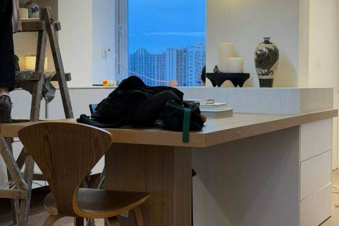 High-Floor 3BR Apartment in Jing'an (L7)