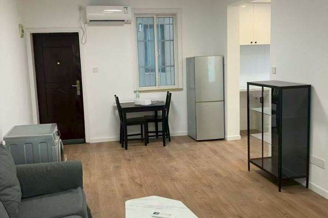 Spacious 1BR Apartment in Xujiahui (L1/L9/L11)