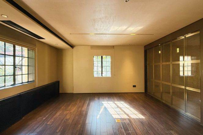 Spacious 5BR Apartment in Old Xuhui