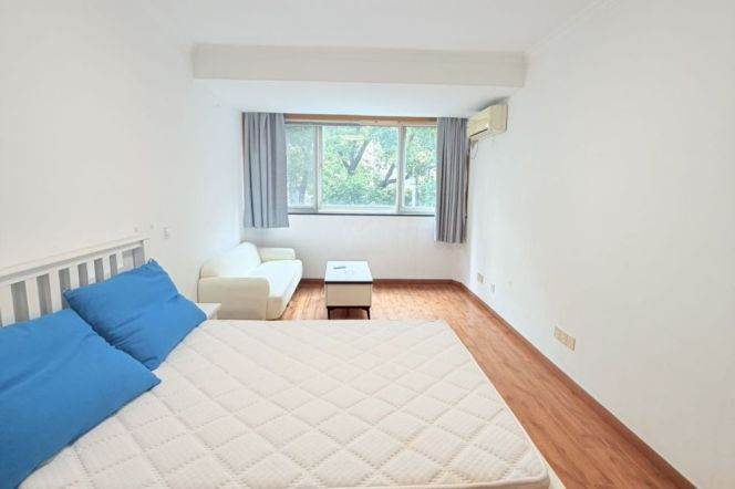 2BR Apartment near Jiangsu Rd Metro (L2/L11)