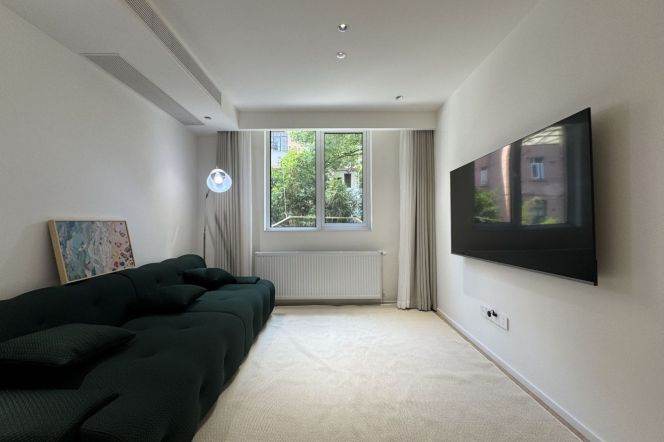 Spacious 1BR Apartment near Jing'an Temple