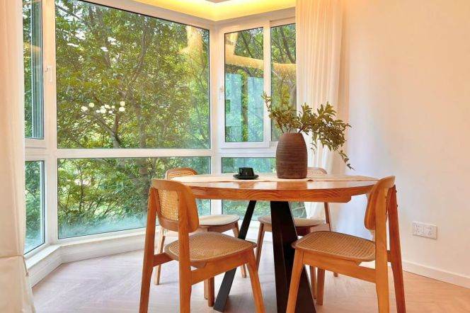 3BR Apartment near Yishan Rd Metro with Floor-to-Ceiling Windows (L15)