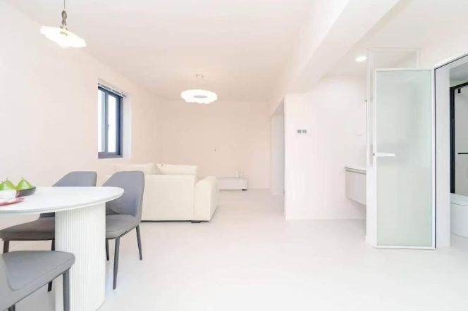 2BR Apartment near Jiangsu Rd Metro (L2/L11)