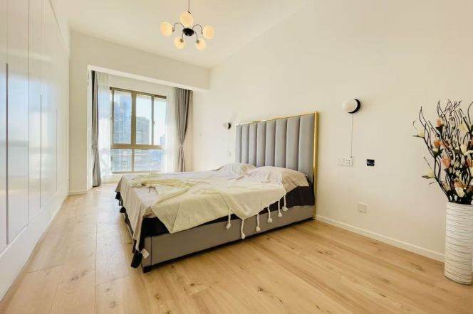 Spacious 2BR Apartment near Jiaotong University Metro