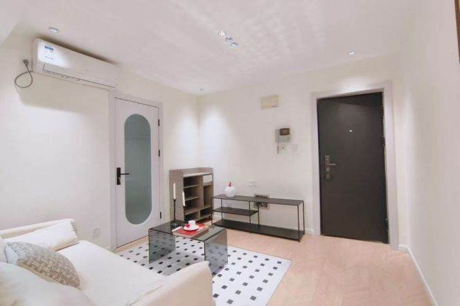 High-Floor 1BR Apartment near Shanghai Stadium Metro (L4)