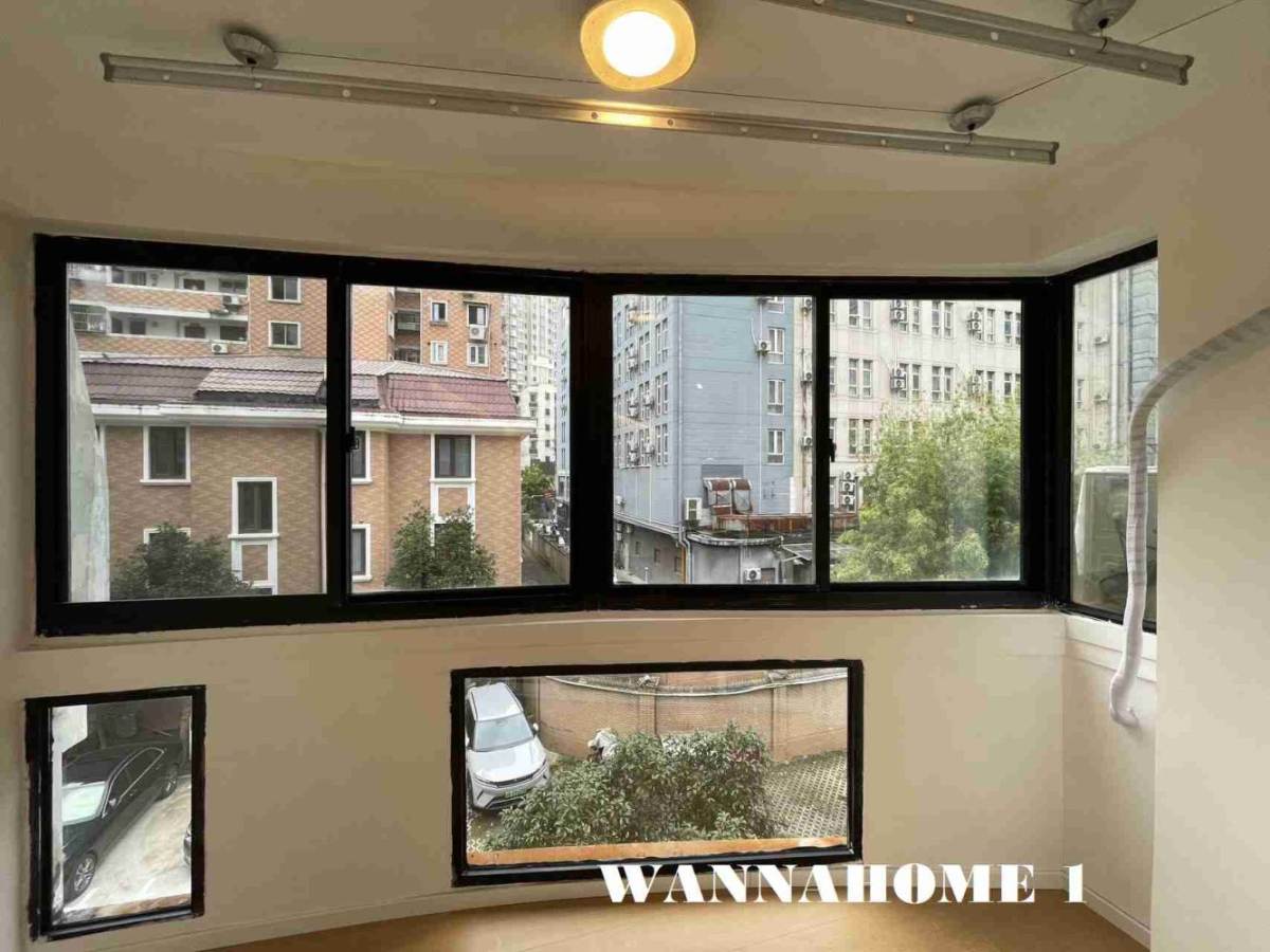Housing image — Balcony