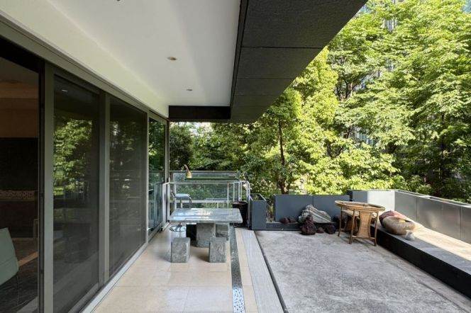 Spacious 4BR Apartment at 8 Park Avenue (L7)