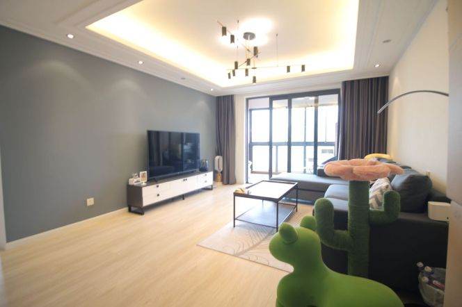 High-Floor Spacious 2BR Apartment near West Nanjing Rd Metro