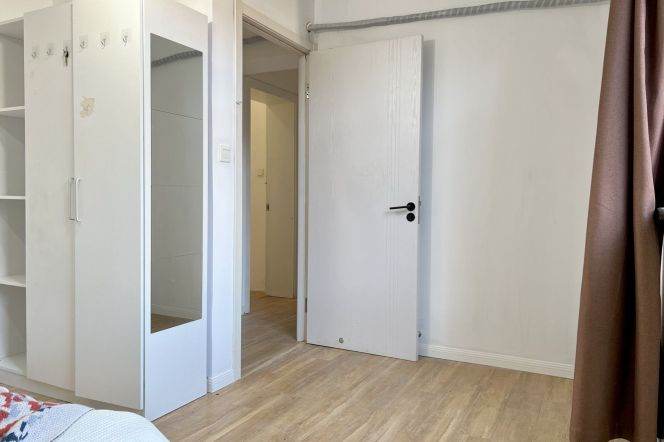 6BR Shared Apartment near Nanjing Xi Lu with Green View (L2/L12/L13)