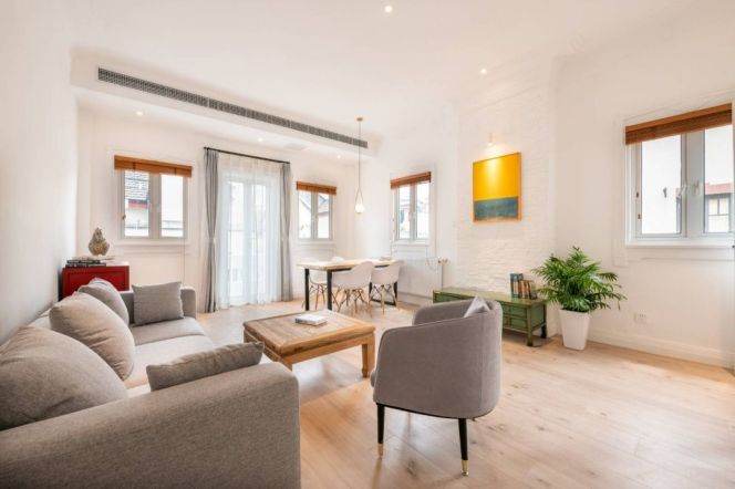 2BR Lane House in Jing'an with Terrace