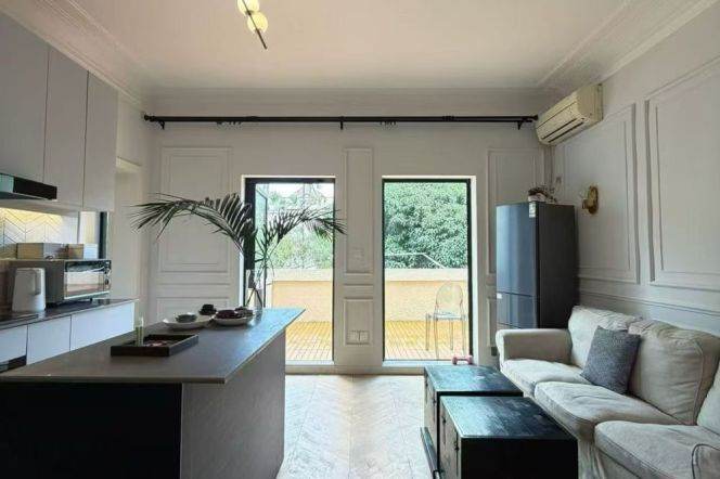 Spacious 1BR Lane House in Old Xuhui with Terrace (L1/L7)