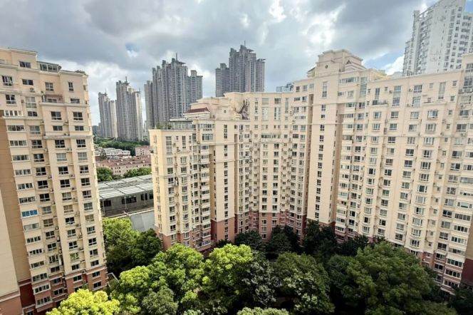 High-Floor 3BR Apartment near Shangcheng Rd Metro (L2/L9)
