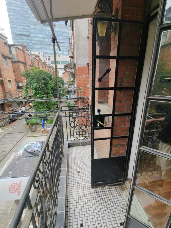 Housing image — Balcony