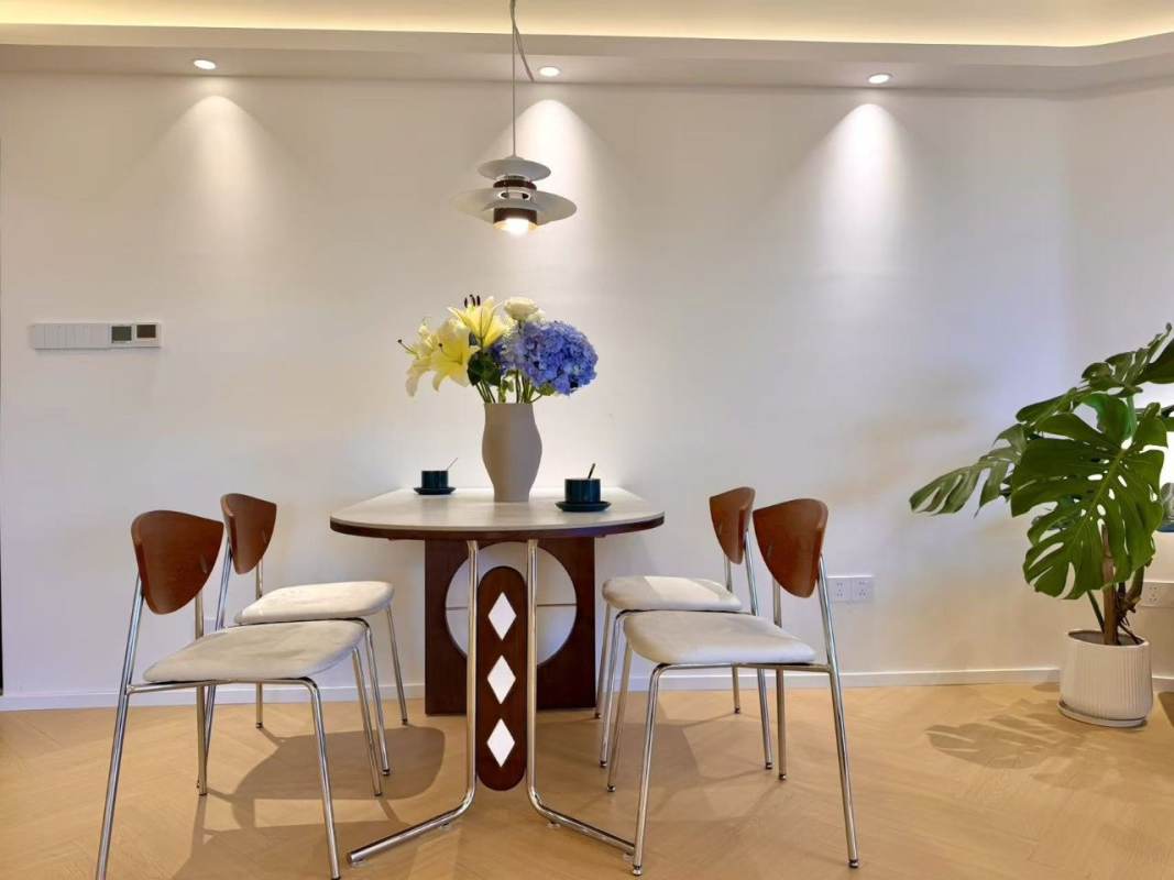 Housing image — Dining Area