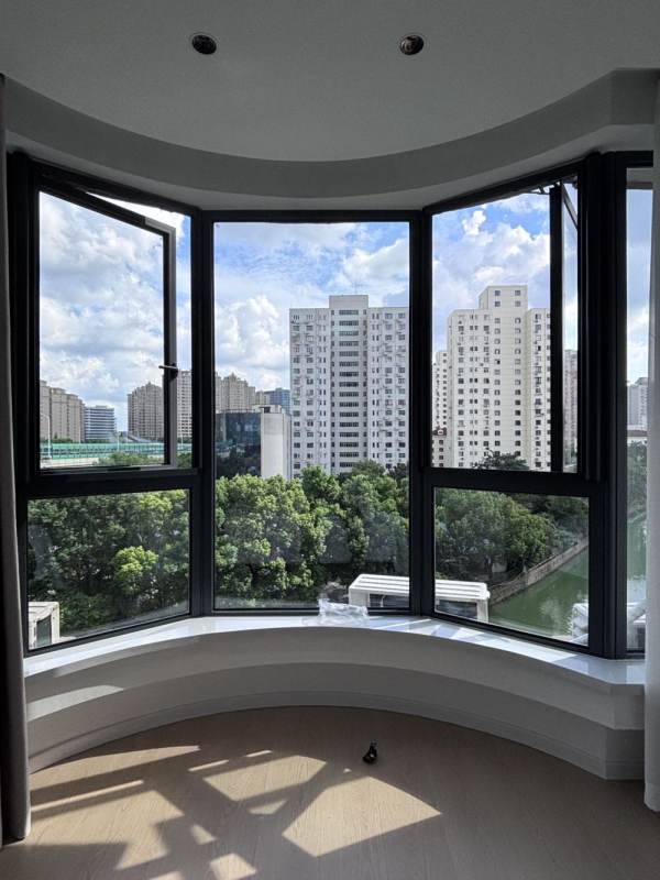 Housing image — Balcony