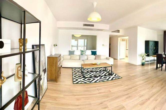 High-Floor High-Ceiling 4BR Apartment near South Shaanxi Rd Metro with Floor-to-Ceiling Windows (L1/L10/L12/L13)