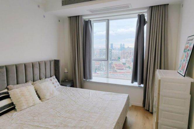 High-Floor 1BR Apartment near Caobao Rd Metro (L1/L12)