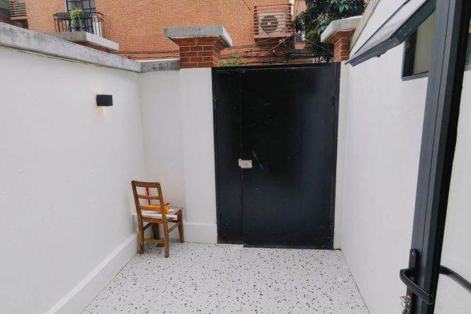 1BR Lane House near Jiaotong University Metro with Private Garden (L1/L10/L12)