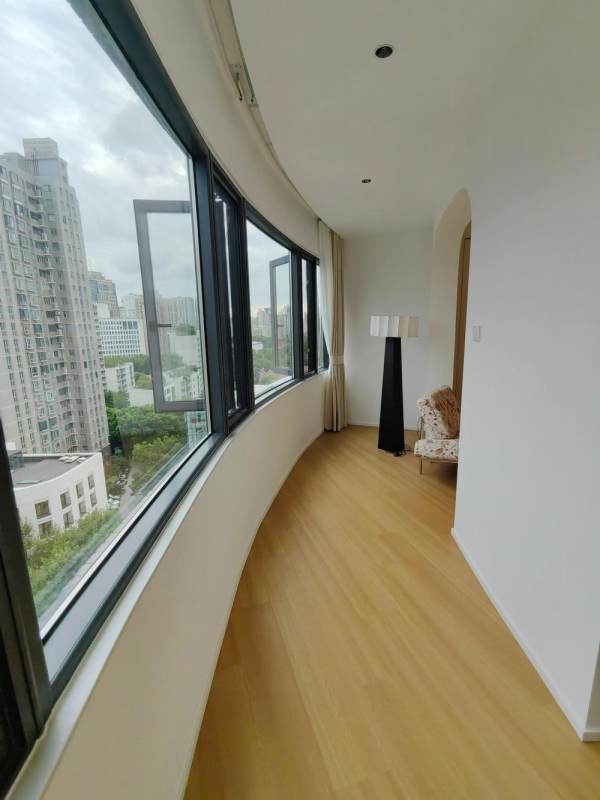 Housing image — Balcony