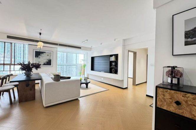 High-Floor 3BR Apartment near Shangcheng Rd Metro (L2/L9)