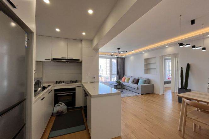 2BR Apartment in Jing'an with Floor-to-Ceiling Windows (L7)
