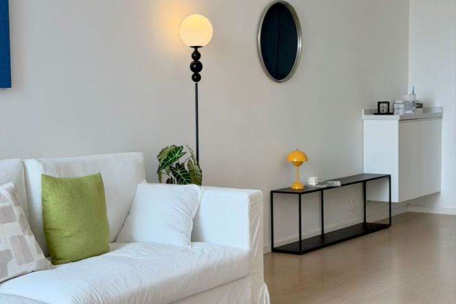 Spacious 1BR Apartment near Shanghai Railway Station Metro (L13)
