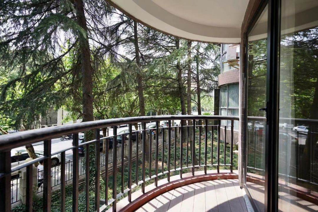 Housing image — Balcony