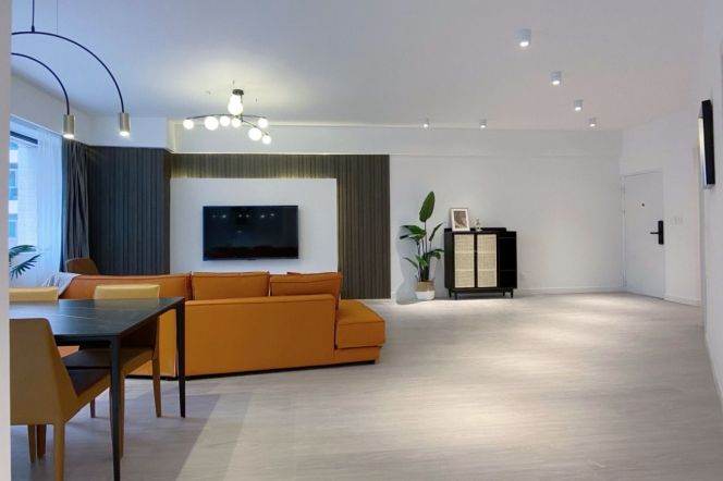 Spacious 2BR Apartment near Shanghai Indoor Stadium Metro (L4)