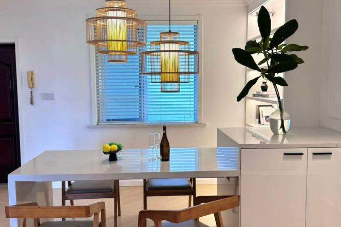 High-Floor 2BR Apartment near Zhongshan Park (L11/L13)
