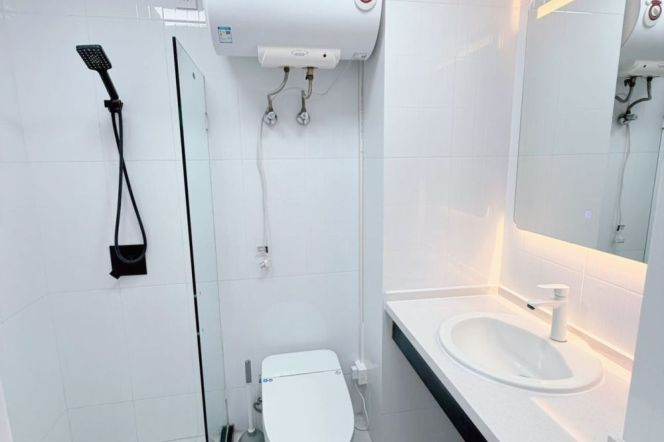High-Floor 1BR Apartment in Old Xuhui (L9/L12)