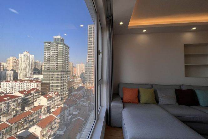 2BR Apartment in Jing'an with Floor-to-Ceiling Windows (L7)