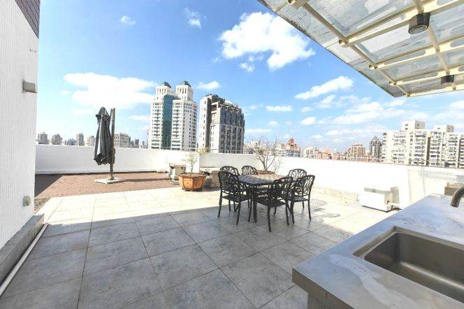 Spacious High-Ceiling 2BR Apartment in Xujiahui with Outstanding View (L10/L11)