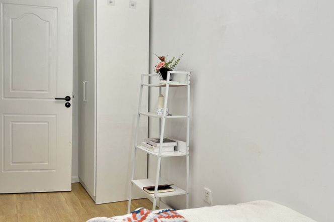6BR Shared Apartment near Nanjing Xi Lu (L2/L12/L13)