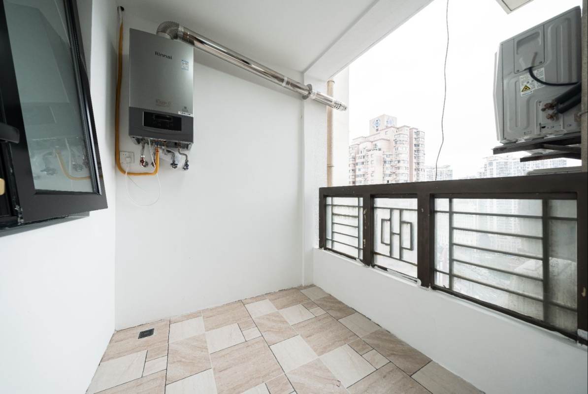 Housing image — Balcony