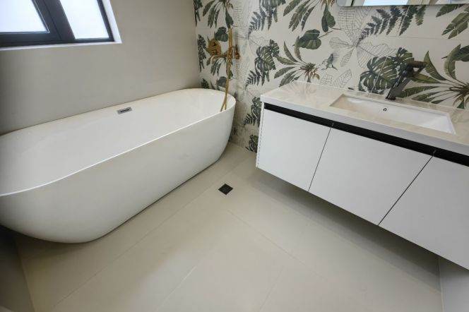 3BR Apartment near Hongqiao Rd Metro with Floor-to-Ceiling Windows (L3/L4/L10)