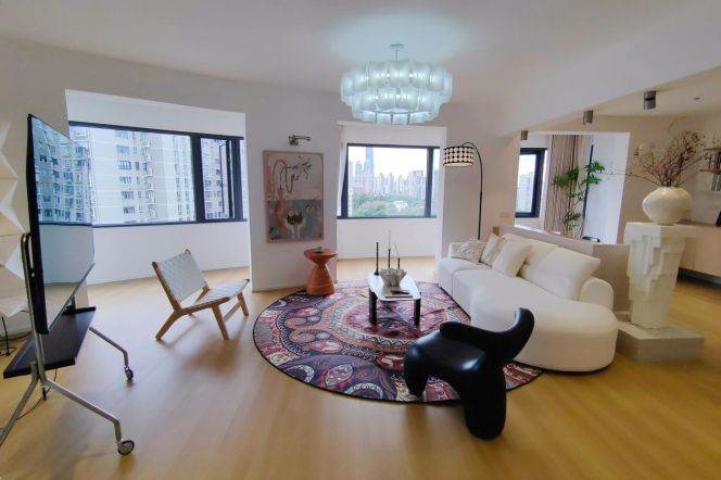 Spacious 2BR Apartment in Old Xuhui (L9/L12)