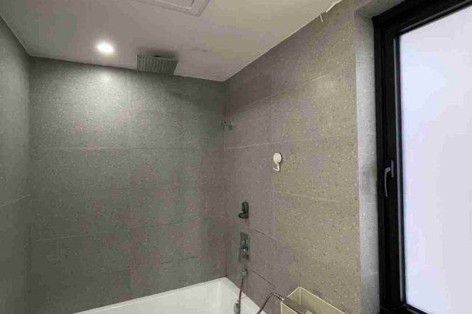High-Floor 3BR Apartment near Jiangsu Rd Metro with Floor-to-Ceiling Windows (L2/L11)