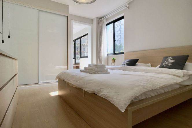 3BR Apartment in Jing'an with Terrace (L2/L12/L13)