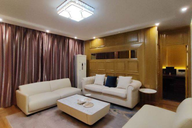 Spacious 3BR Apartment near Xinjiangwancheng Metro with Private Garden (L10)