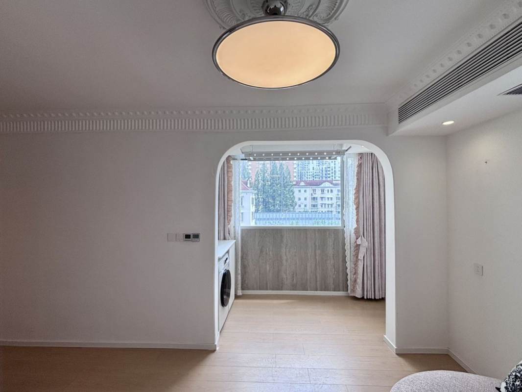 Housing image — Balcony