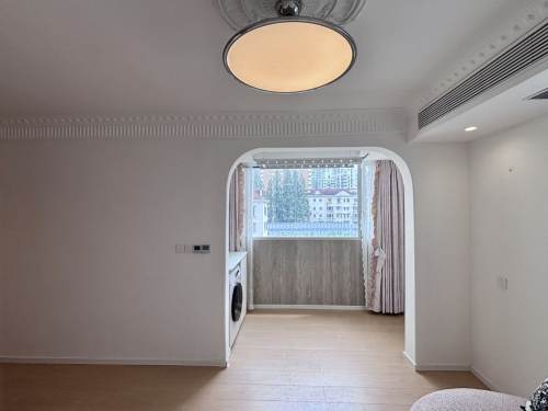 Housing image — Balcony