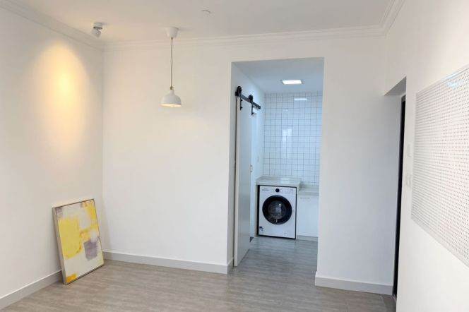 High-Floor 1BR Apartment in Old Xuhui (L9/L12)