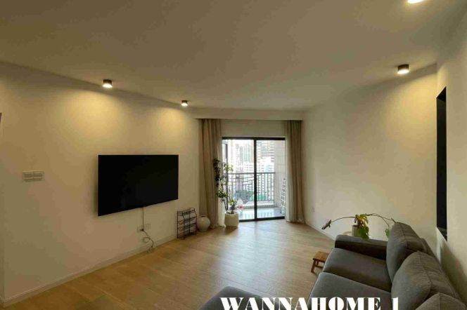 High-Floor 3BR Apartment near Jiangsu Rd Metro with Floor-to-Ceiling Windows (L2/L11)