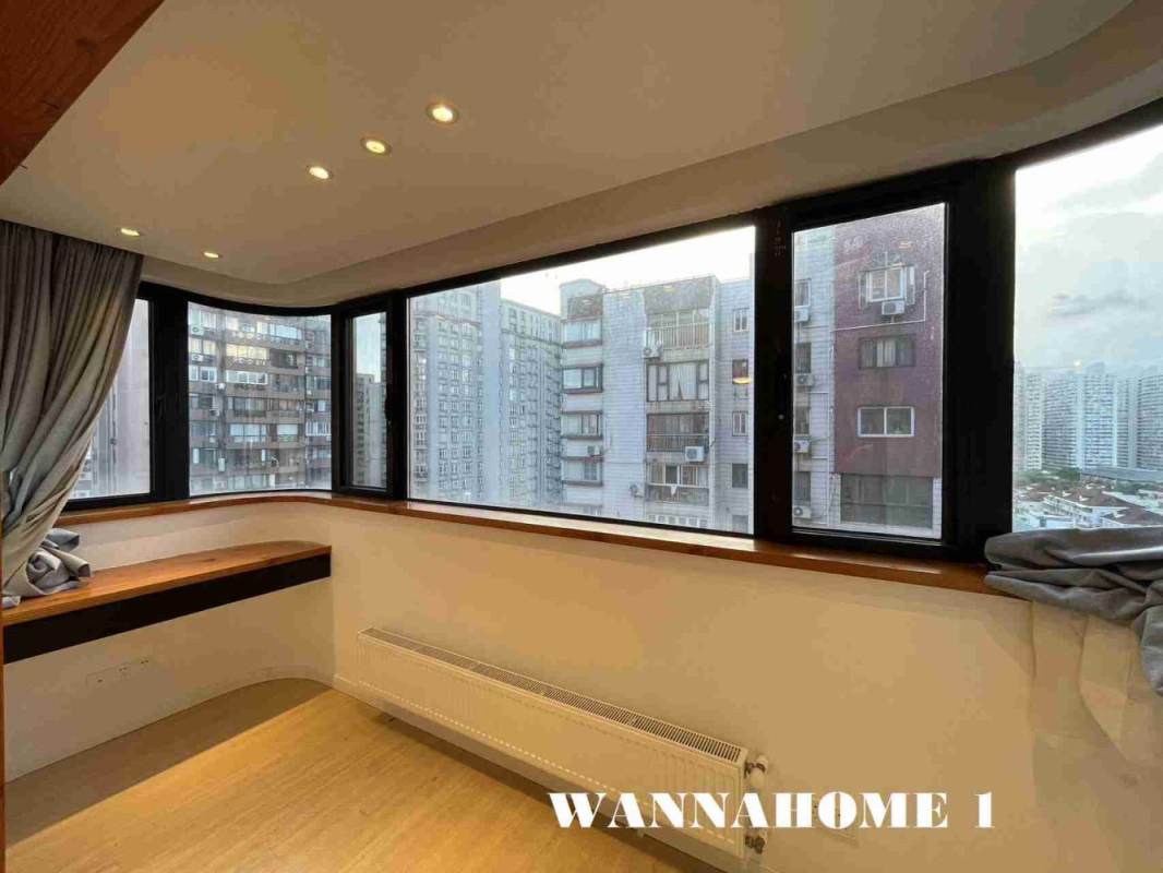 Housing image — Balcony