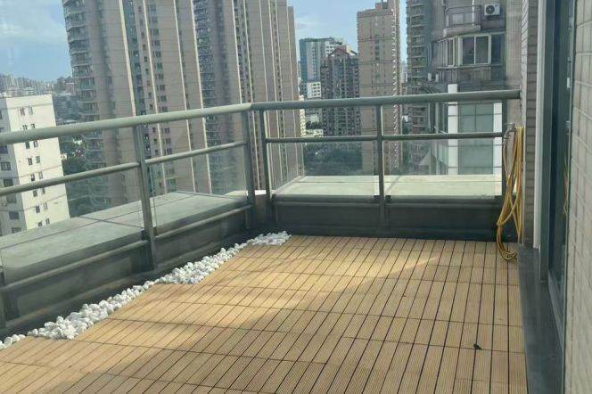 High-Floor Spacious 2BR Apartment near Jiangsu Rd Metro