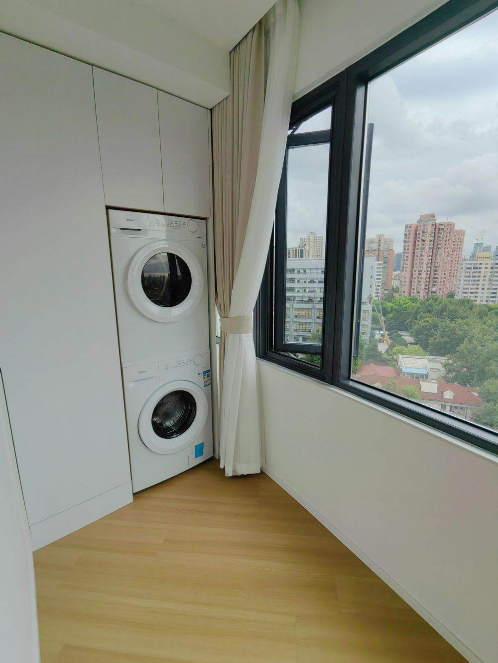 Housing image — Balcony