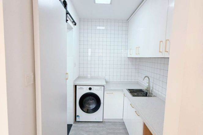 High-Floor 1BR Apartment in Old Xuhui (L9/L12)