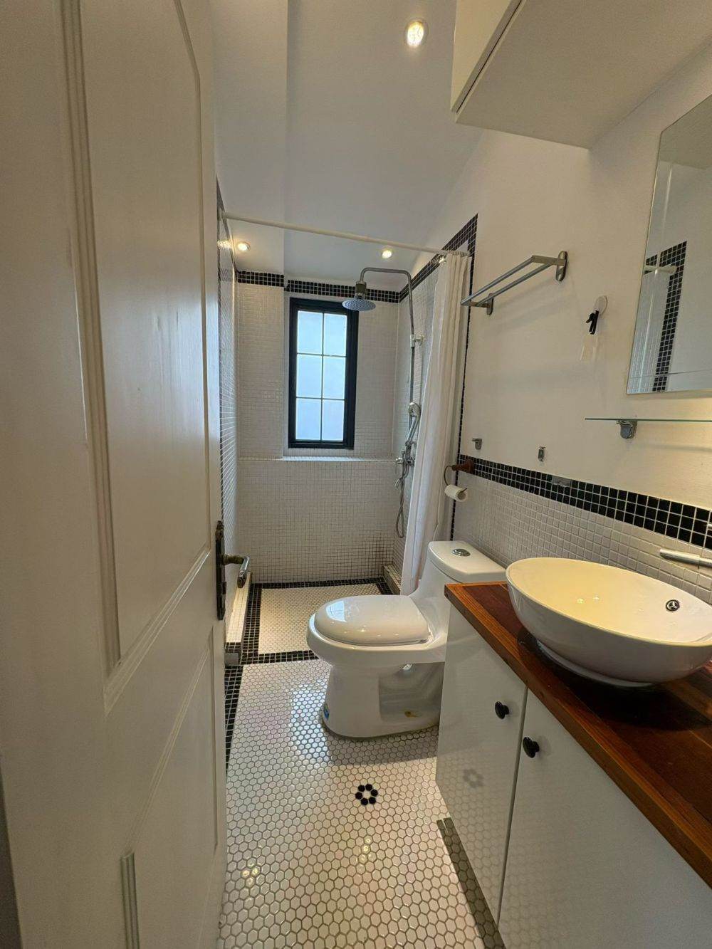 Housing image — Bathroom