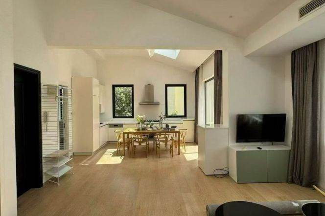 Spacious 2BR Apartment in Old Xuhui with Floor-to-Ceiling Windows (L1/L7)
