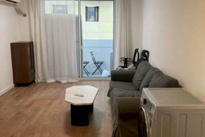 Spacious 1BR Apartment in Xujiahui (L1/L9/L11)